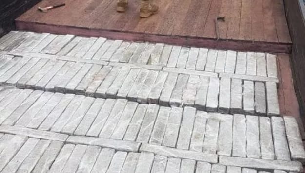 Caminhão com placa de Marataízes (E.S), com quase 1 Tonelada de maconha é apreendida em MS