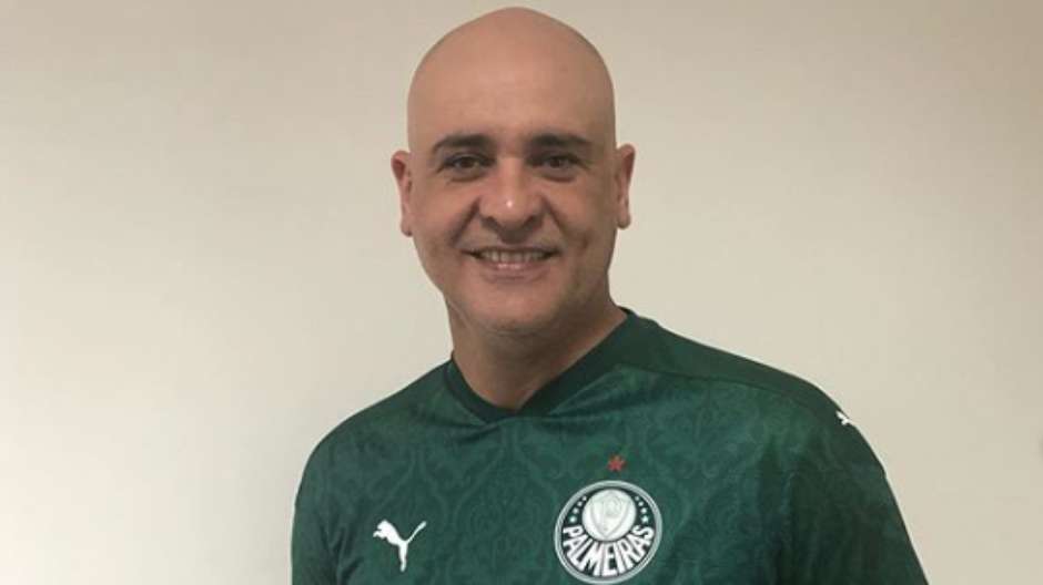 Marcos ironiza arbitragem: 