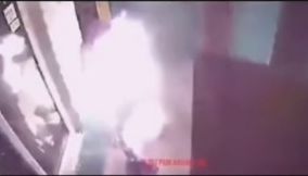 (Veja o Vídeo) Incendiou carro da polícia e ele próprio.