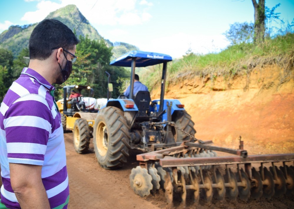 Estradas rurais de Cachoeiro recebem serviços de manutenção