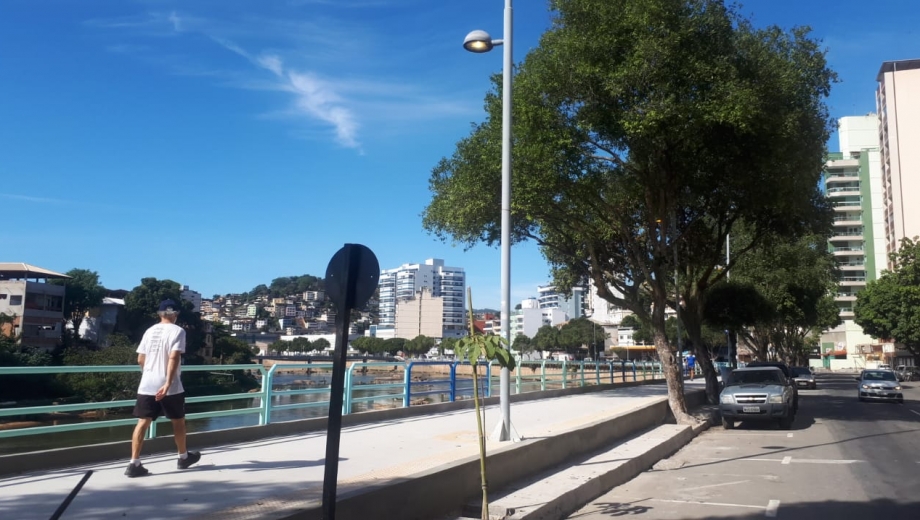 Prefeitura de Cachoeiro de Itapemirim entrega as obras de calçamento da Av. Beira Rio