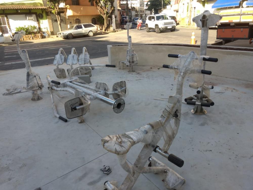 (Veja o Vídeo) Equipamentos da academia popular e revitalização da praça Aldina Caverzan Fassarela no bairro Vila Rica