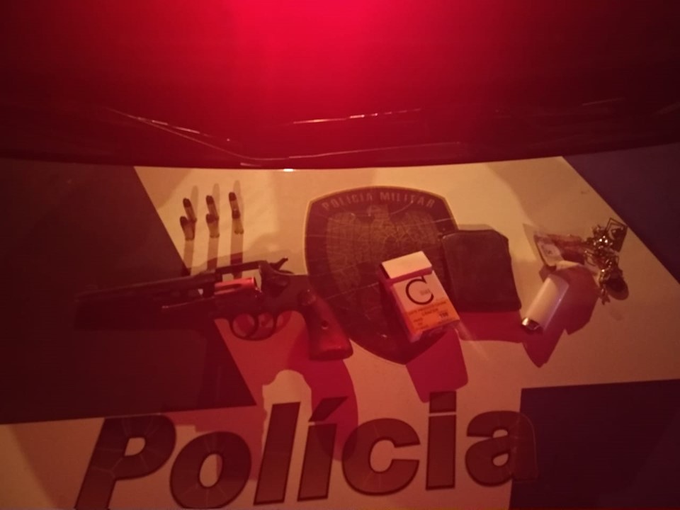 Policiais prendem em flagrante jovens que estavam roubando carro no bairro Araçás em Vila Velha/ES