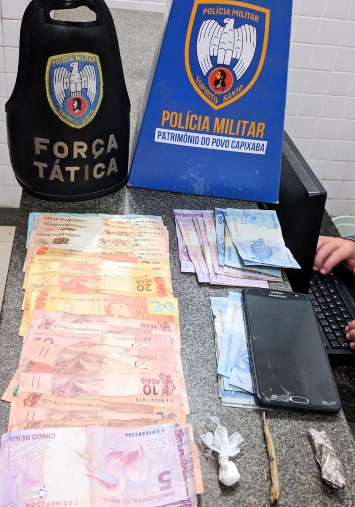 Homem é detido com drogas em estabelecimento comercial, em Marataízes