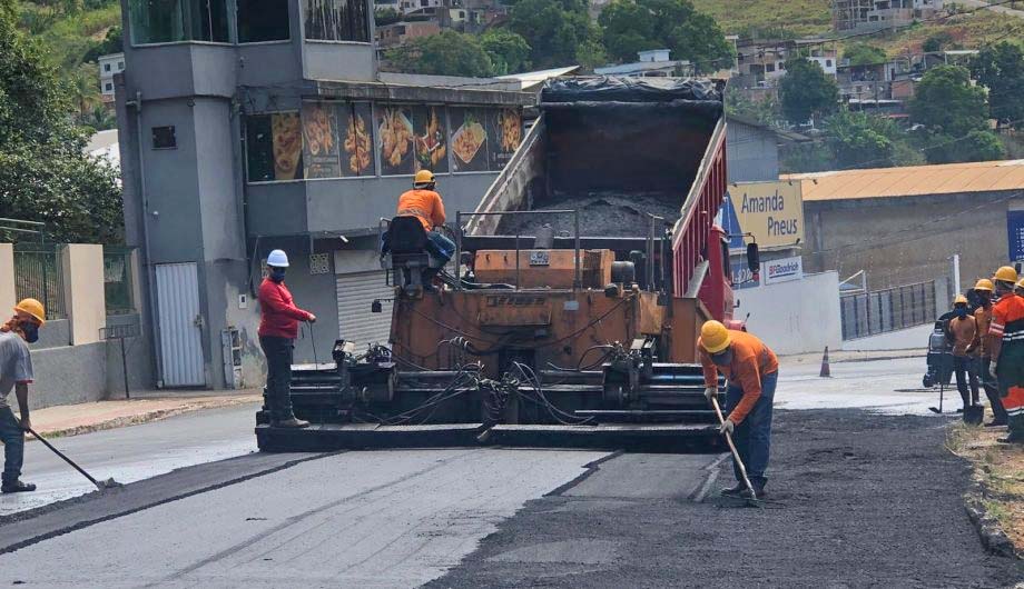 Obras de recapeamento na avenida Aristides Campos