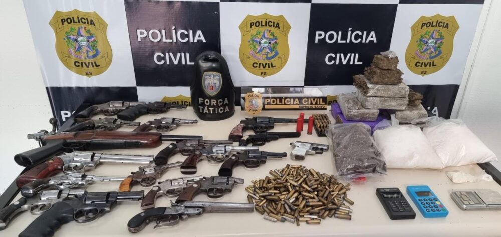 Polícia encontra 16 armas dentro de mini system em Cachoeiro
