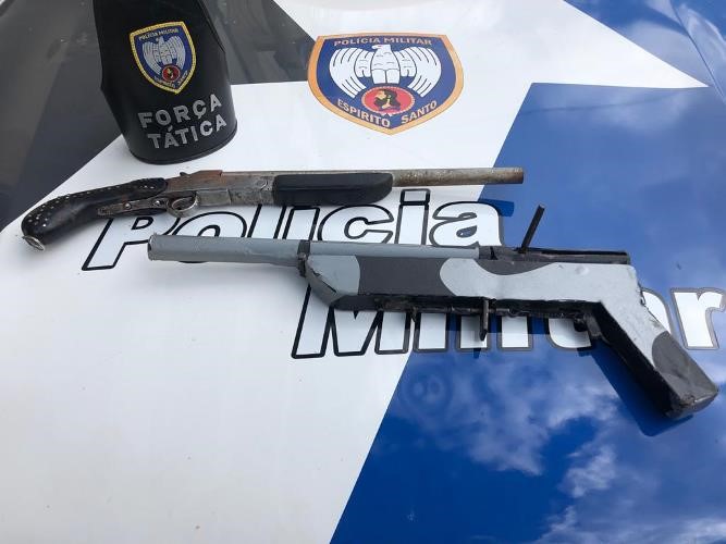 Polícia Militar apreende armas e detém foragido da Justiça em Brejetuba