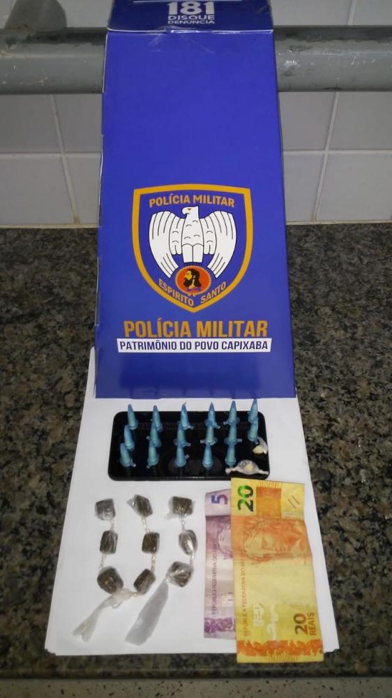 PM detém suspeito por tráfico de drogas em Anchieta