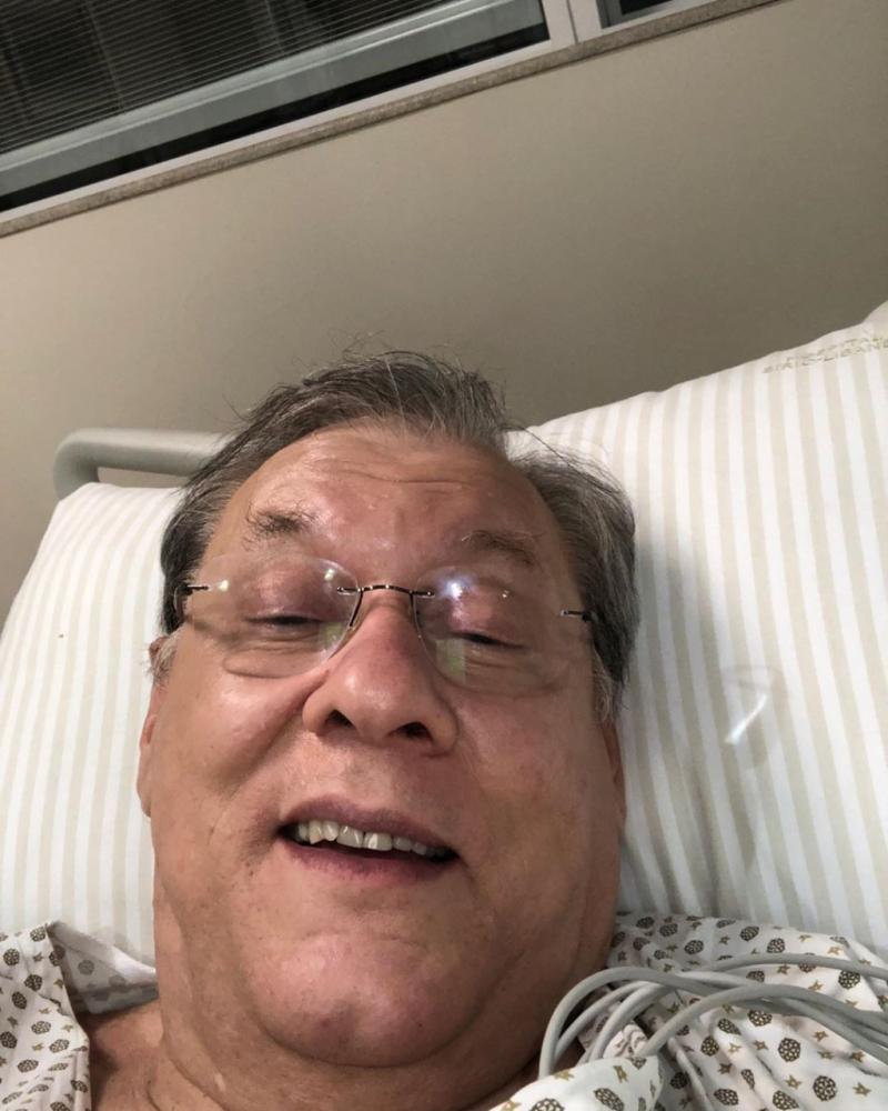 Jornalista Milton Neves passa mal durante programa e é levado para hospital