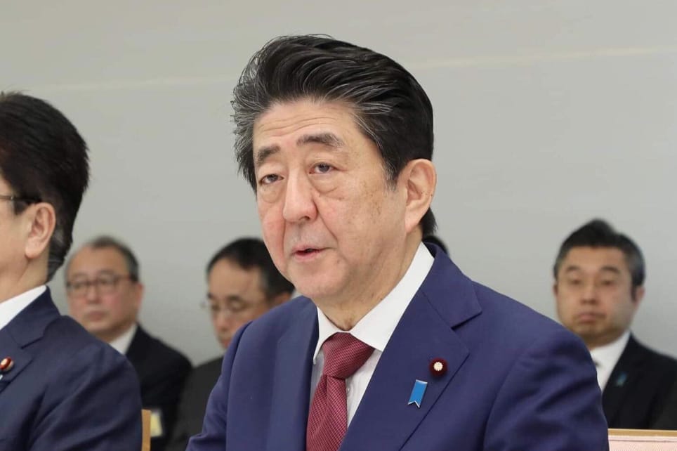 PRIMEIRO MINISTRO DO JAPÃO RENUNCIA AO CARGO
