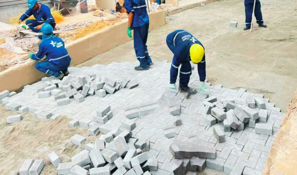 Rua Pedro Dias começa a receber novo calçamento
