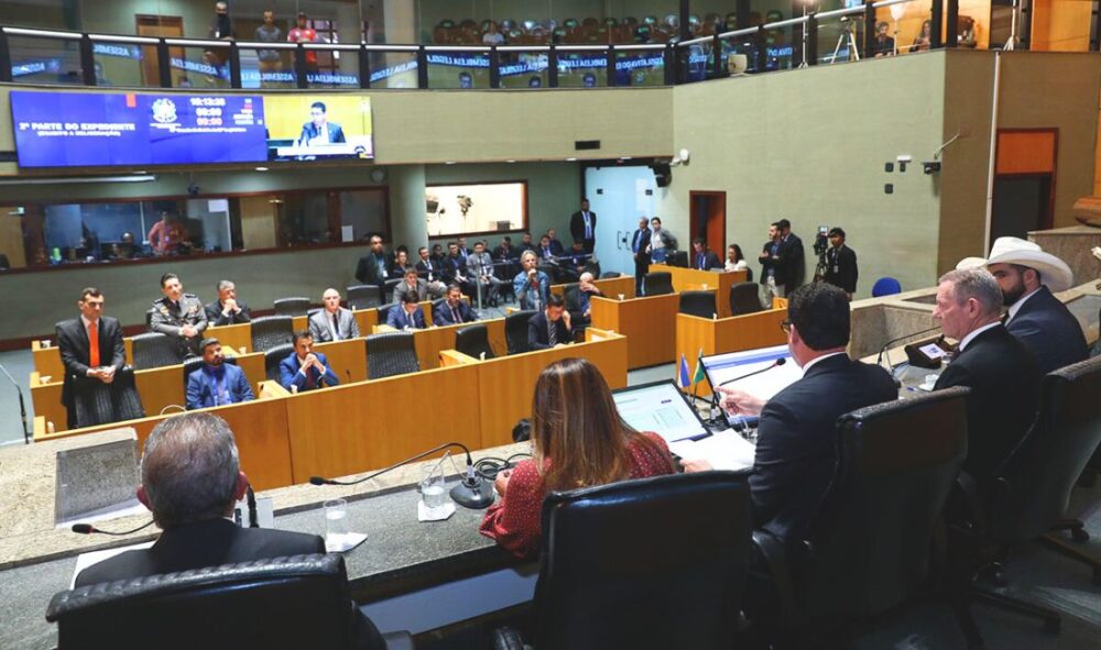 Assembleia aprova padrão para traje parlamentar
