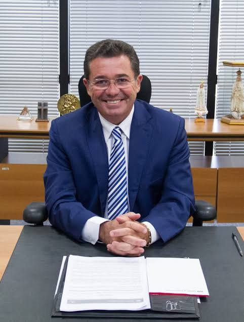 STF MANDA PARAR AÇÃO CONTRA MINISTRO DO TCU VITAL DO RÊGO