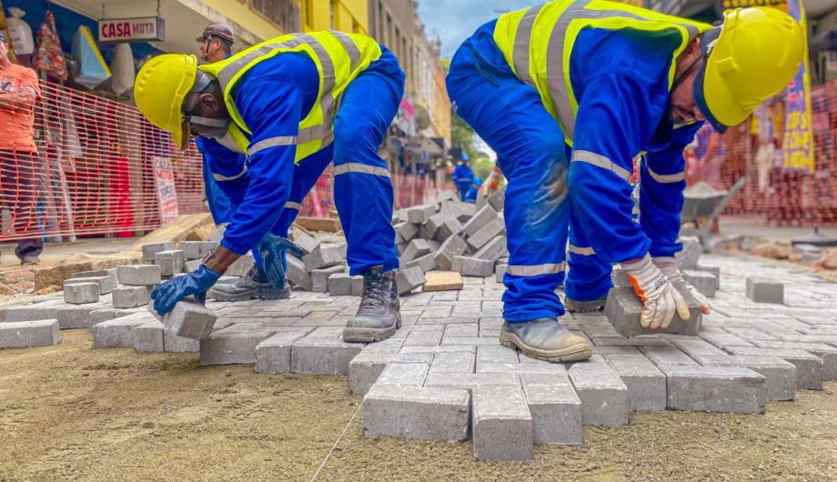 Rua Professor Quintiliano passa por obras de revitalização