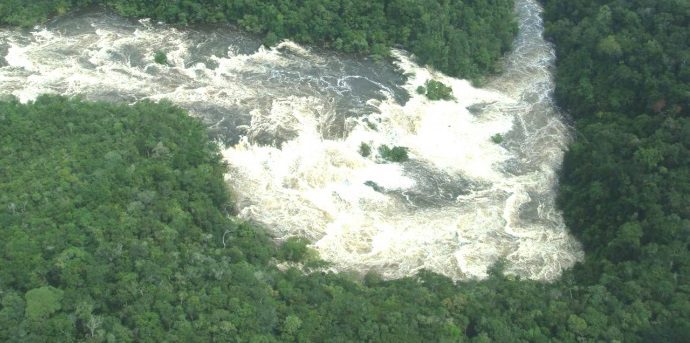 Advogado cachoeirense some durante pesca esportiva em rio do Amazonas