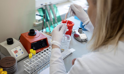 VACINA CONTRA COVID PODERÁ COMEÇAR EM JANEIRO DE 2021, DIZ INFECTOLOGISTA