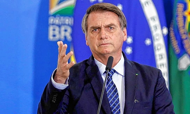 Bolsonaro defende fim das restrições após fala da OMS 