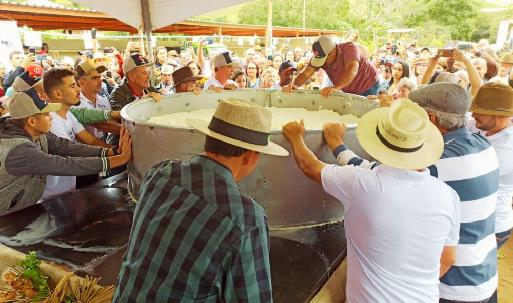 Queijo com 800kg será distribuído em festa que começa nesta quarta (21)