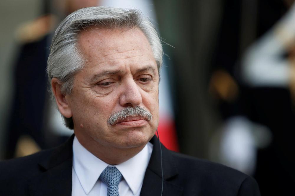 Argentina restringe acesso ao dólar e induz calote de empresas