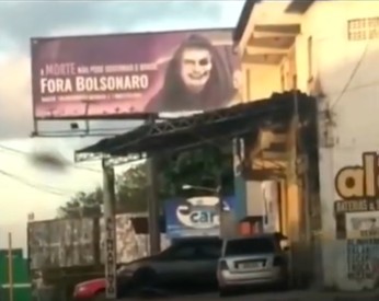 VÍDEO: PREFEITA DO PT DE MUNICÍPIO DA BAHIA PROÍBE OUTDOOR DE BOLSONARO MAS LIBERA OUTDOOR CHAMANDO O PRESIDENTE DE GENOCIDA