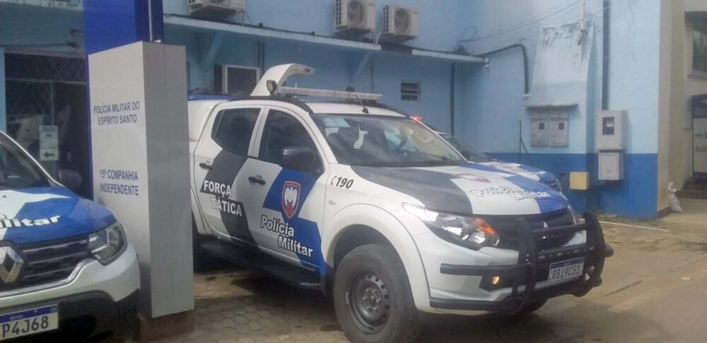 Polícia encontra cocaína escondida em moita de capim