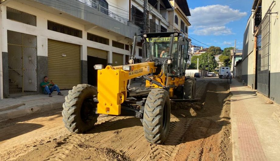 Trânsito bloqueado em quatro ruas do Maria Ortiz para obras de pavimentação