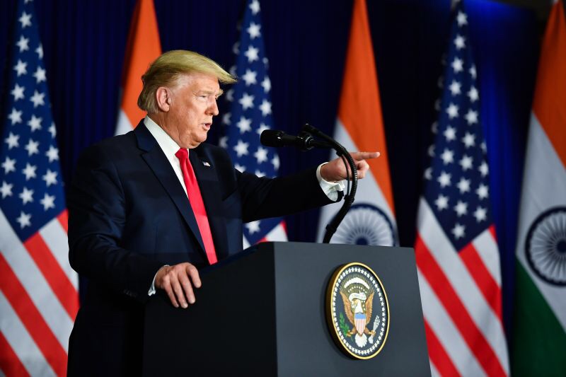 BOMBA: TRUMP DETERMINA LIBERAÇÃO DE DOCUMENTOS QUE PROVAM QUE CLINTON “ARMOU” PLANO PARA DIFAMÁ-LO