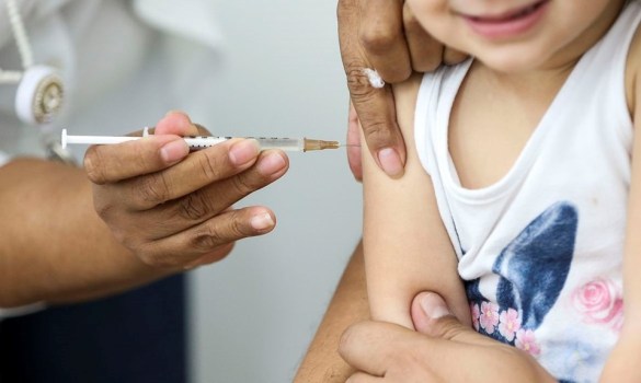Horário de vacinação contra pólio e de multivacinação é estendido em Cachoeiro