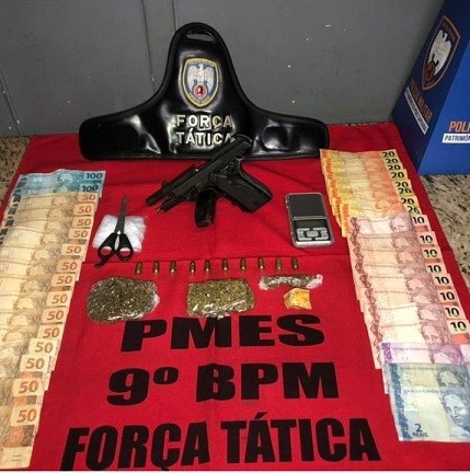 PM realiza apreensões de armas e entorpecentes em Cachoeiro - ES