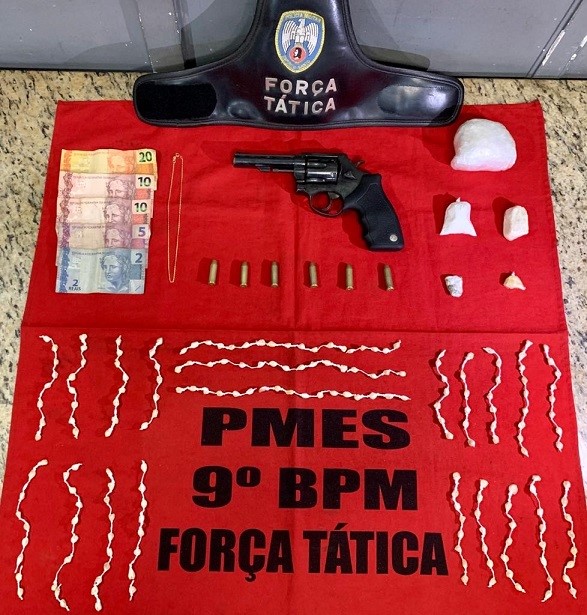 Policiais militares apreendem arma e drogas no Gilson Carone em Cachoeiro - ES