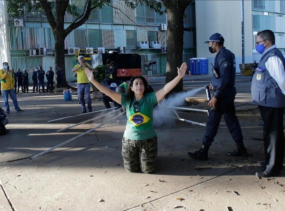 Governo do DF destrói acampamento “300 do Brasil”