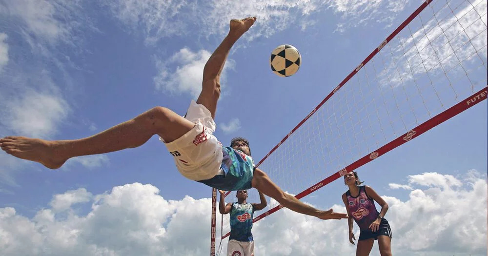 Arena de jogos com diversas atividades esportivas