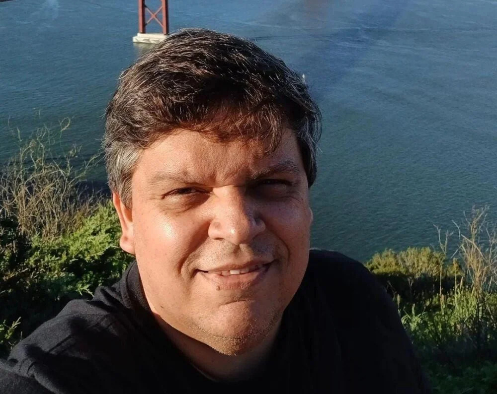 Morre publicitário Dedrinkson de infarto dentro de loja