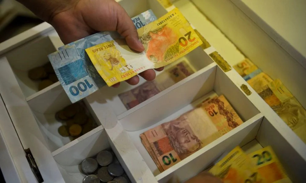 Salário mínimo de R$ 1.412 entrou em vigor