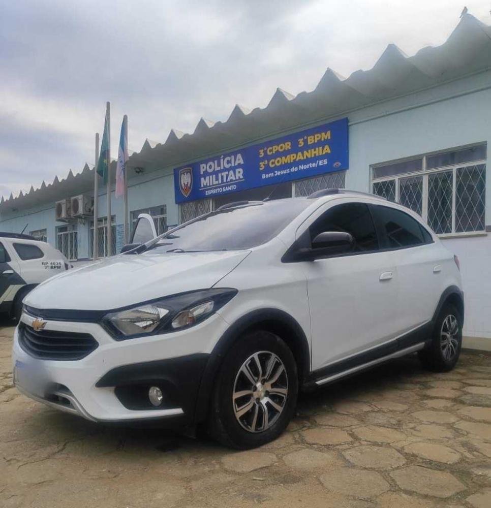 Polícia Militar apreende veículo clonado do RJ