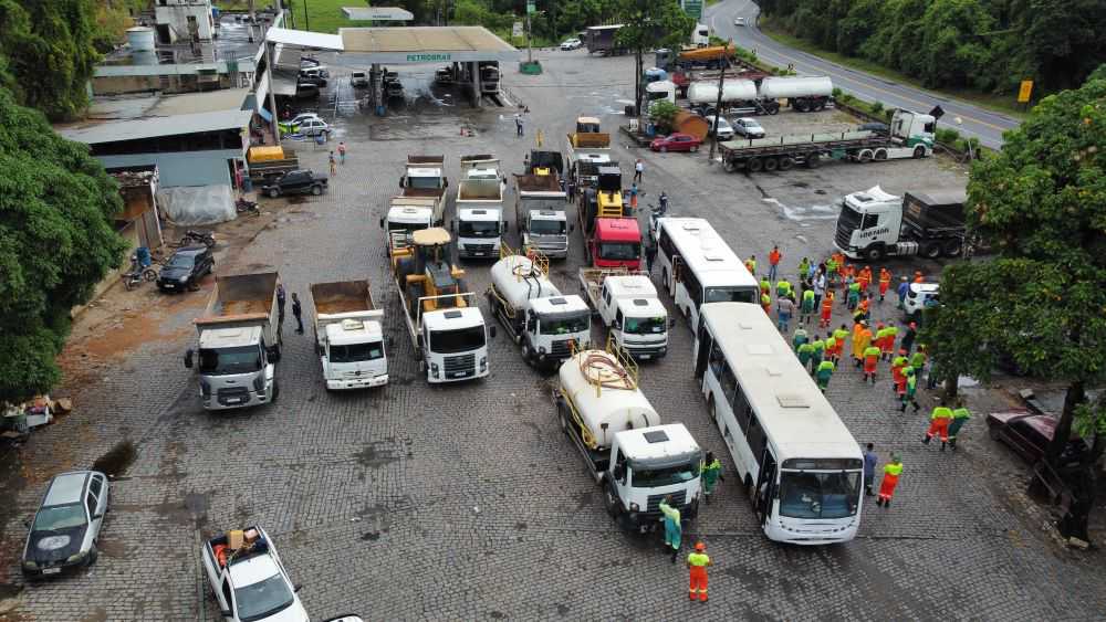 Contingente se desloca com maquinário de Cachoeiro para auxiliar Mimoso do Sul