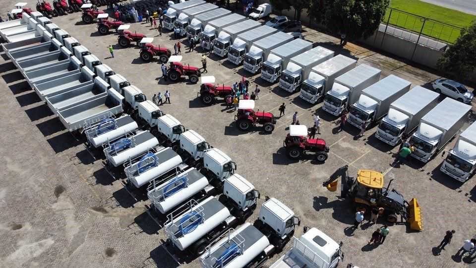 Governo do Estado entrega equipamentos agrícolas