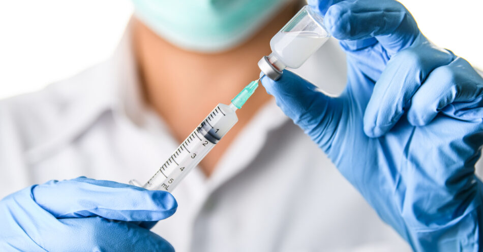 Coronavírus: farmacêutica fecha acordo para fornecer vacina para Europa