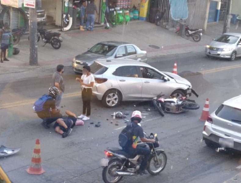 Motociclista fica ferido em acidente na Avenida Jones dos Santos Neves