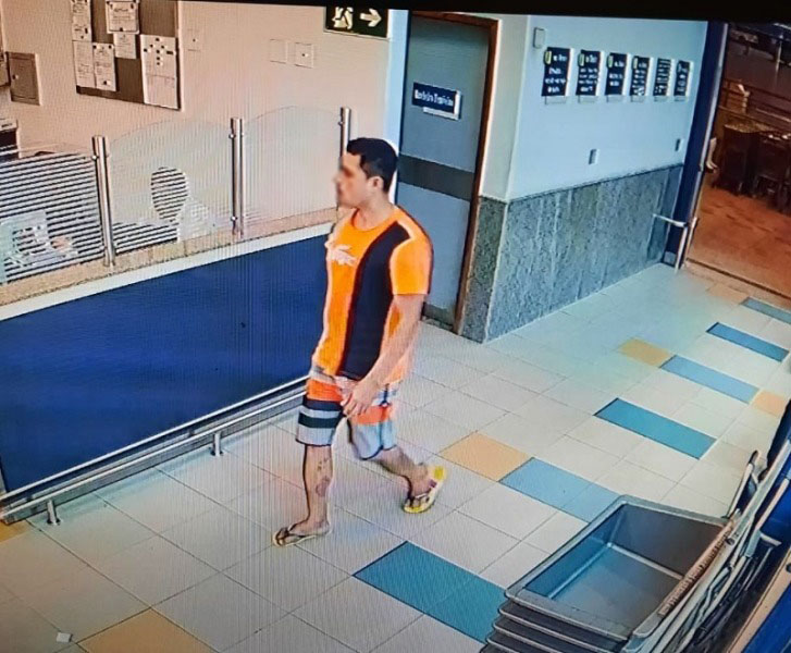 (Vídeos) Imagens mostram momento do furto de uma moto no Supermercado Perim 