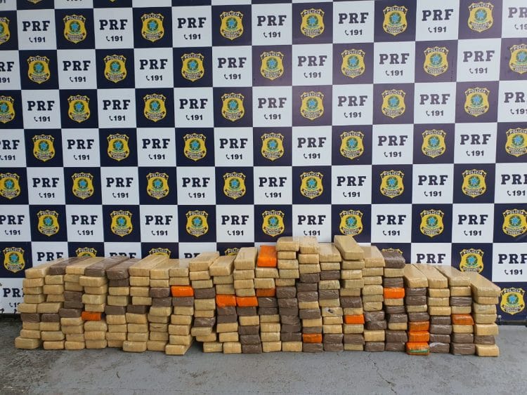 PF e PRF apreendeu 180 quilos de Maconha próximo ao trevo de Piúma