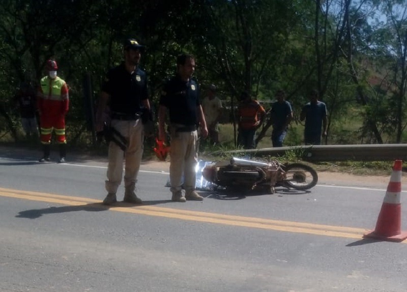 Motociclista morre após atropelar ciclista na BR 101 Sul em Itapemirim