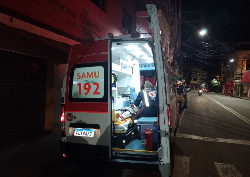 Um dia após ser espancado e esfaqueado, bandido aciona SAMU em Cachoeiro