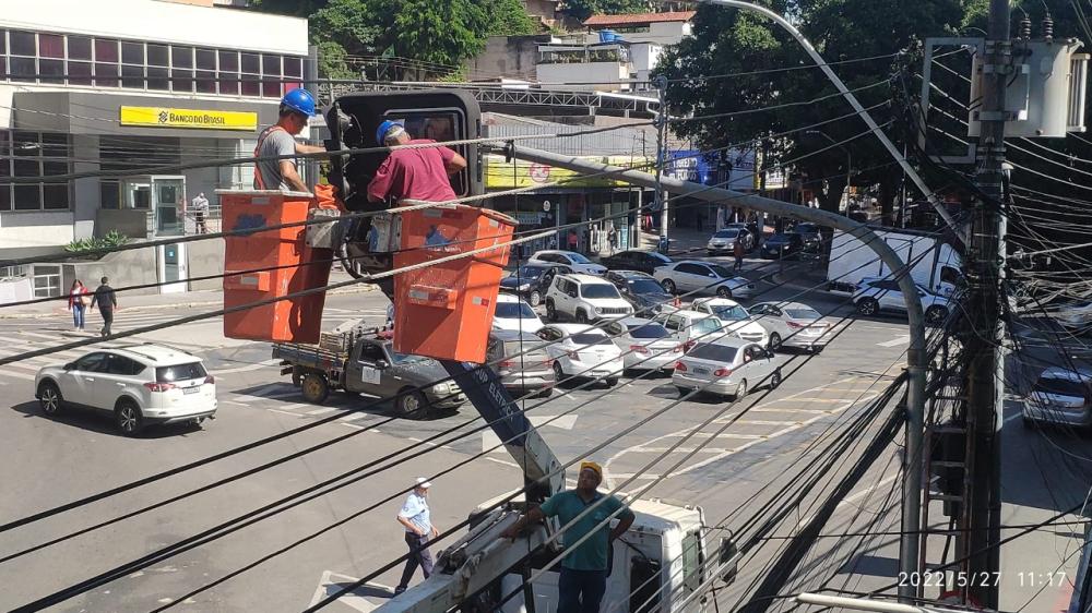 De volta sinal de trânsito no centro de Cachoeiro