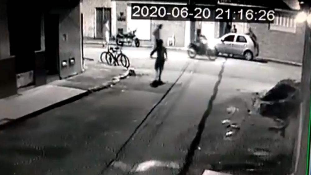 (Veja o Vídeo) MOMENTO EM QUE O TENENTE DA PM JURACI É ASSASSINADO NO CONJUNTO JOÃO ALVES