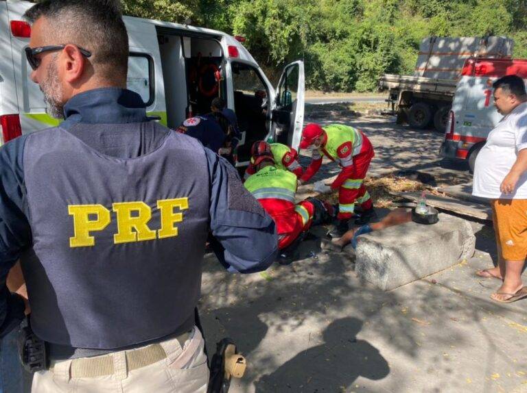 Homem é agredido com vários golpes de tesoura no pátio do Posto Shangrilá