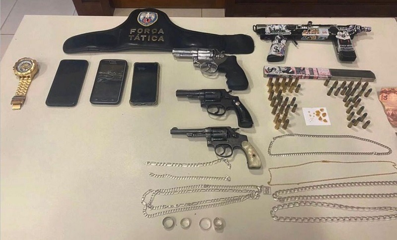 Quatro são detidos com submetralhadora e revólveres em Iúna