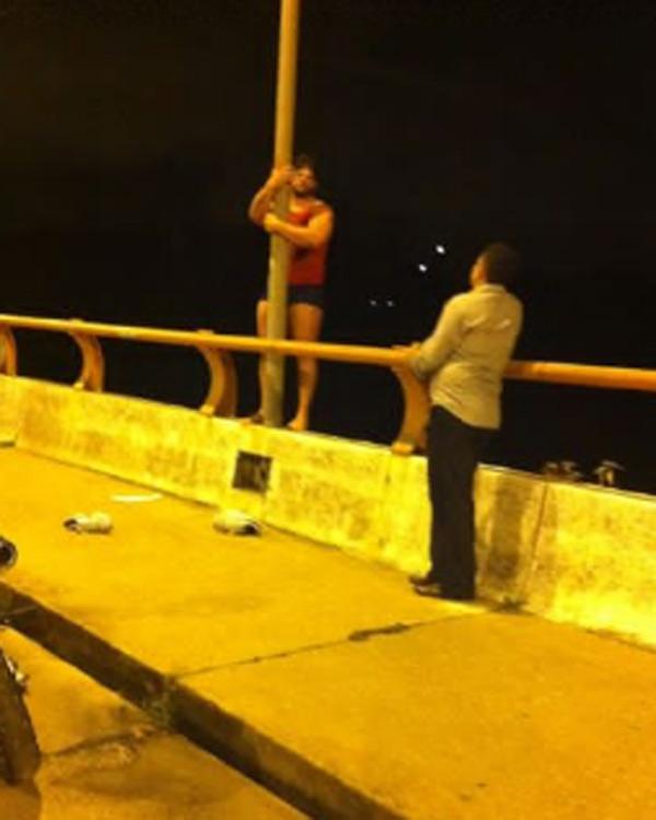 Mulher tenta suicídio na Ponte Municipal em Cachoeiro e é salva pela Guarda