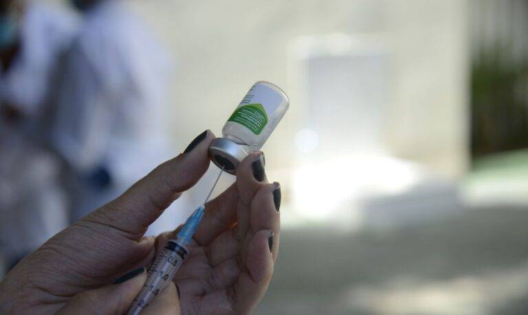 Liberada 4ª dose da vacina contra a Covid para pessoas com mais de 50 anos