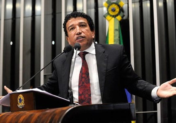 Ministro do STF apresenta queixa-crime contra Magno Malta por calúnia